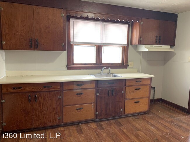 Building Photo - 3 br, 1 bath House - 79 S Federal St
