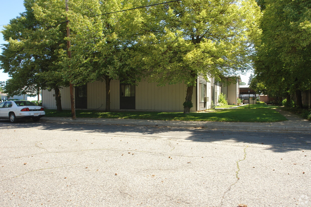 Foto del edificio - Deer Park Apartments