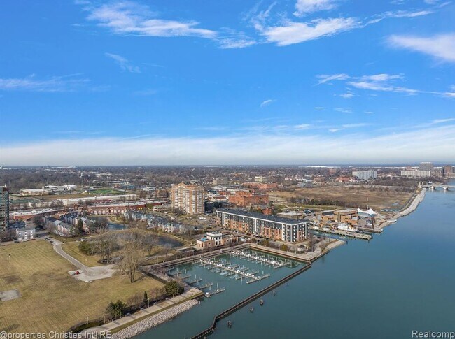 Building Photo - 250 E Harbortown Dr