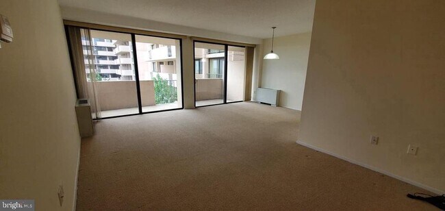 Foto del edificio - 4141 Henderson Rd