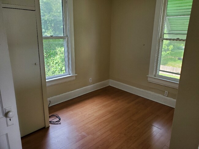 Building Photo - 1116 Main St