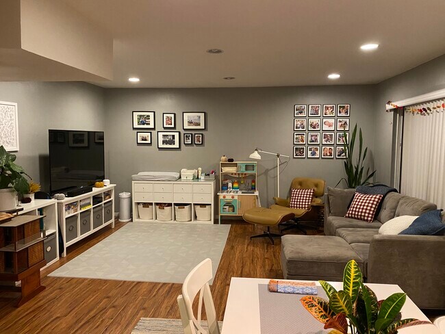 Living room - 10614 Eastborne Ave