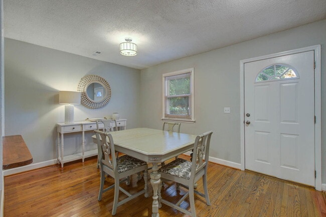 Foto del edificio - 713 Davenport Dr