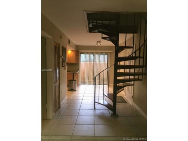 Foto del edificio - 3240 W Trade Ave