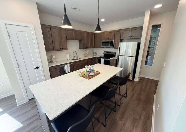 Foto del edificio - Move-In Ready 1-Bedroom – Furnished, Utilities Included | Leavenworth Lofts