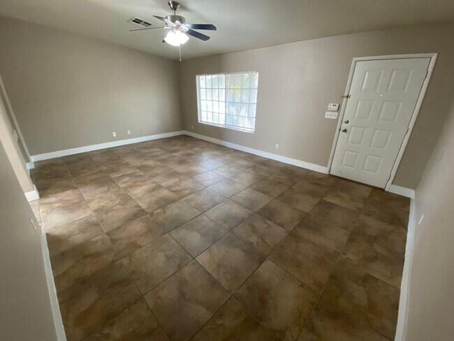 Building Photo - 3 bed/2 bath home located in Henderson