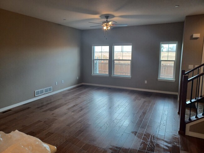 Living area - 3045 Knolls End Dr