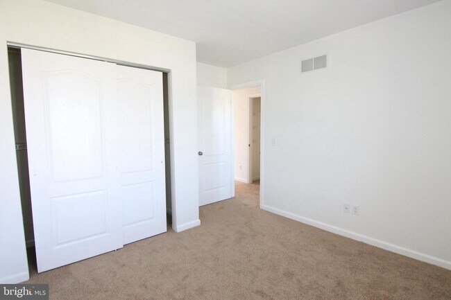 Building Photo - 363 Paradee Dr