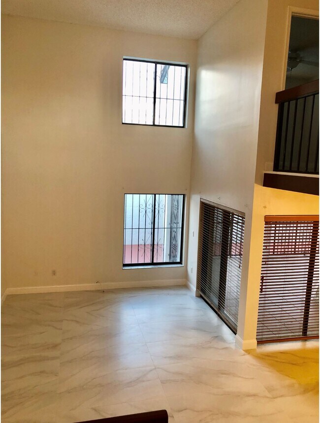living room - 1461 SW 124th Ct