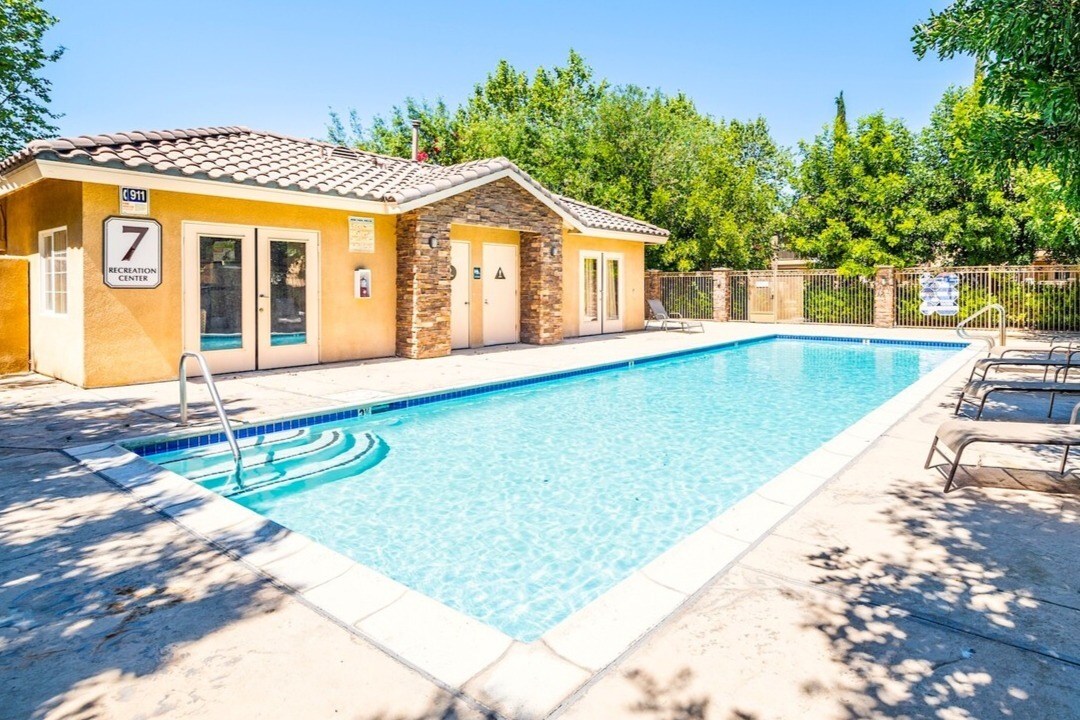 Villas at Magnolia Place 11547 Magnolia Ave Riverside, CA