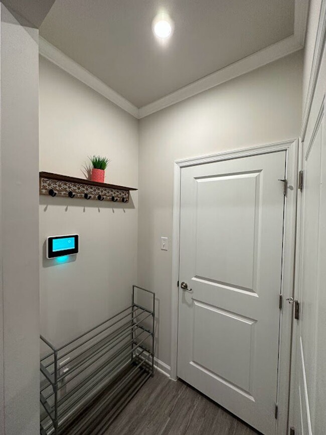 Foto del edificio - Like New 2018 Built First Floor 3 Bed/2 Ba...