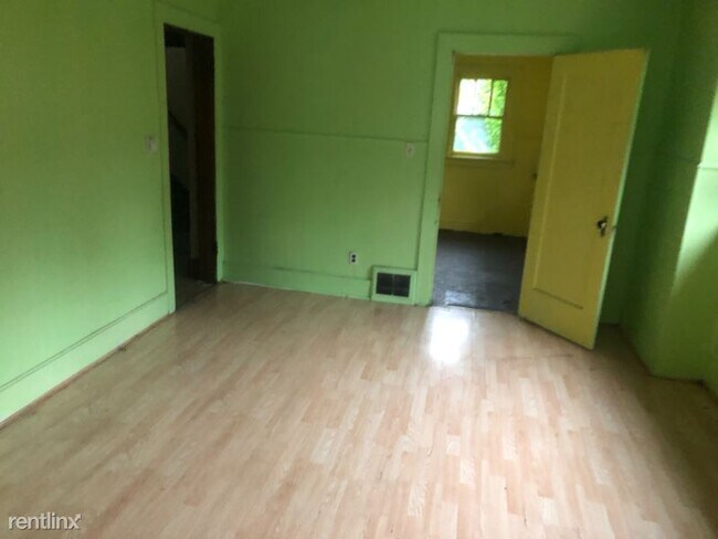 Foto del edificio - 905 NE Perry Ave