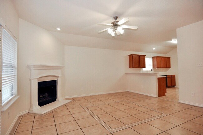 Foto del edificio - "Warm And Welcoming 3-2-2 With Open Living In a Prime Location!"