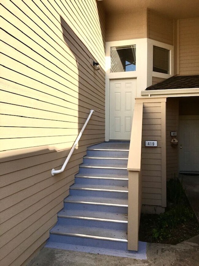Building Photo - Wonderful 2 bed 2 bath Condo in Hercules -...
