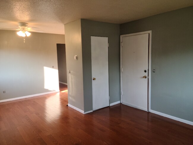 Foto del edificio - 345 89th Ln NE