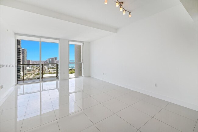 Foto del edificio - 244 Biscayne Blvd