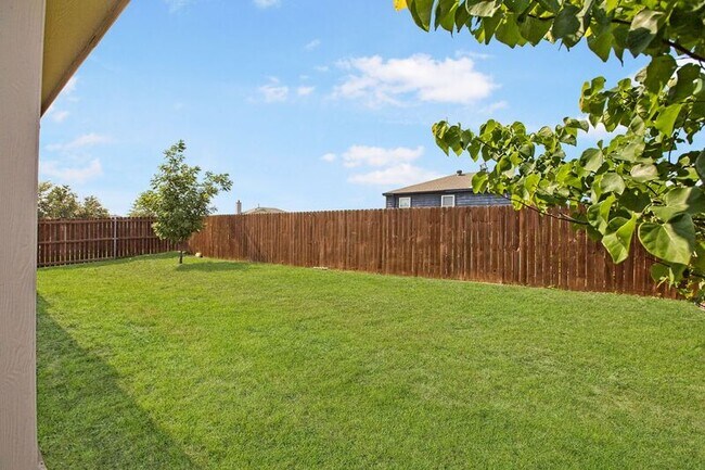 Building Photo - 2309 Mallard Dr