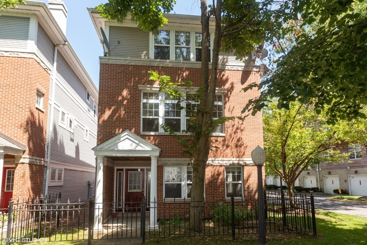 Primary Photo - 4922 S Cornell Ave