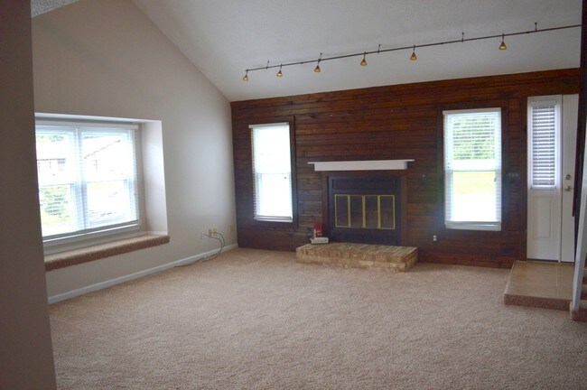 Building Photo - 5500 Rock Creek Ln