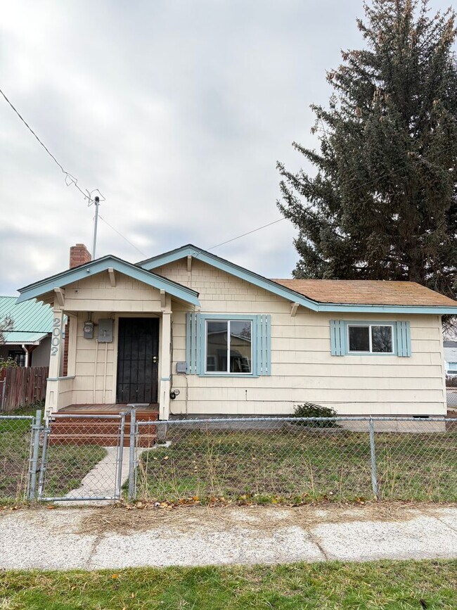 Foto del edificio - 7 minutes to Sky Lakes Medical Center and Oregon Tech ~Newly renovated 3 bedroom, 1 bath house wi...