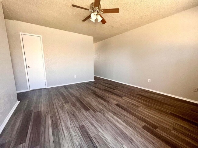 Building Photo - "Updated 2-Bedroom in Lubbock !"
