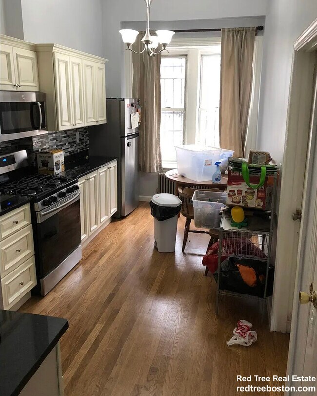 Foto del edificio - 686 Parker St