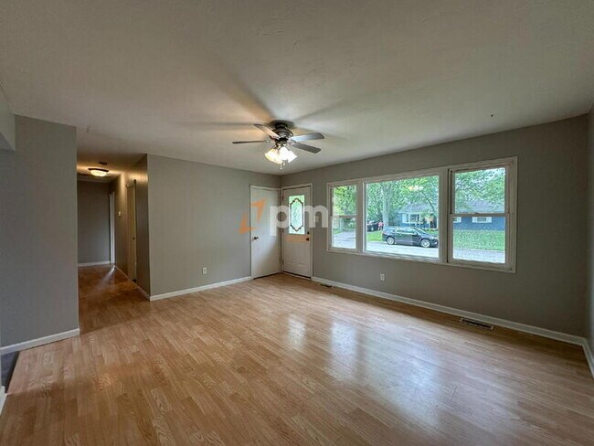 Building Photo - 380 Lahonda Dr