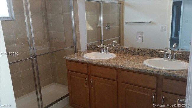 Building Photo - 3 br, 3 bath Townhome - 14615 SW 14th St