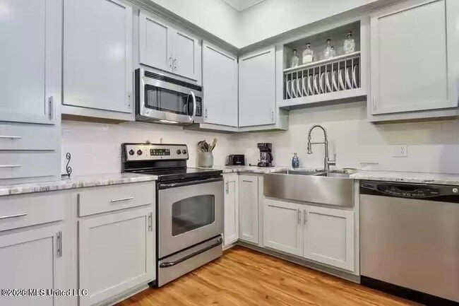Building Photo - 699 Dunbar Ave