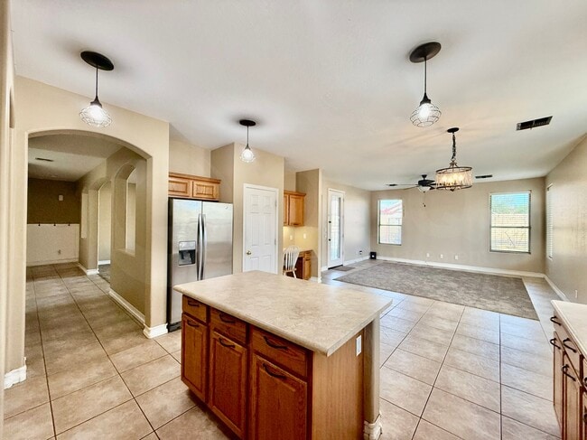 Building Photo - 6611 S 25th Dr