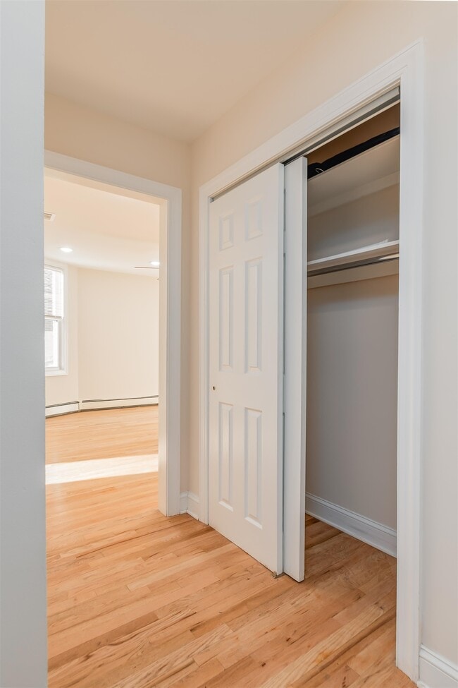 Foto del edificio - 77 W 50th St