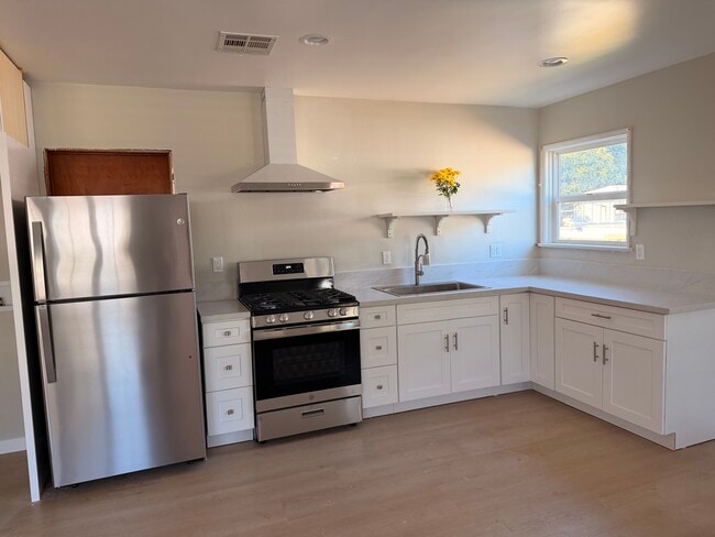 Building Photo - 13247 Columbia Way