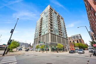 Building Photo - 700 W Van Buren St