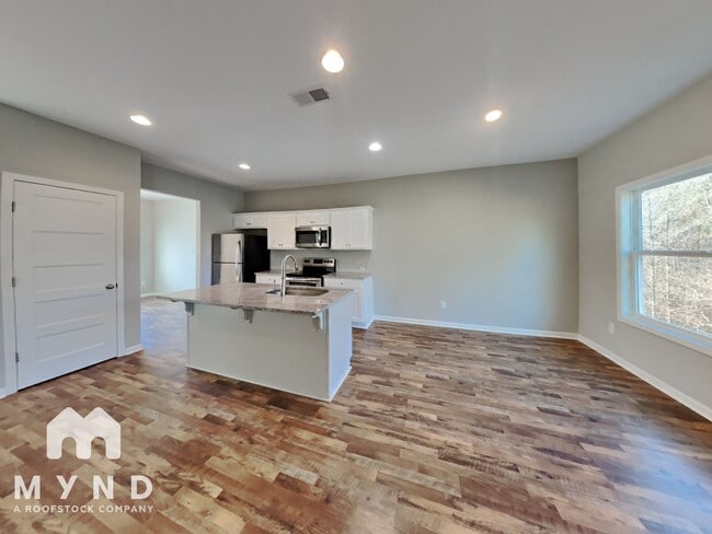 Building Photo - 389 Springwater Wy