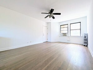 Foto del edificio - 5655 N Spaulding Ave