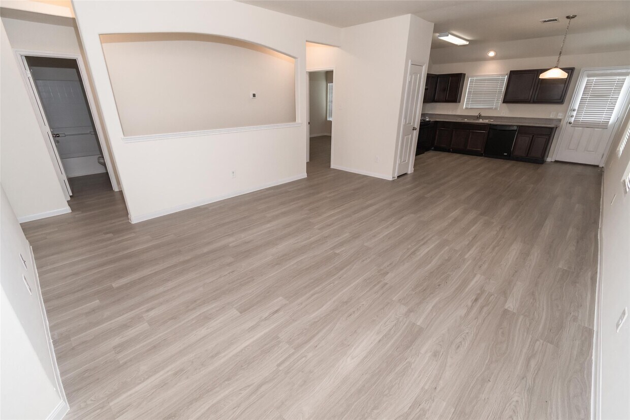 Building Photo - 5511 Latta Plantation Dr
