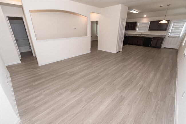 Foto del edificio - 5722 Plantation Forest Dr