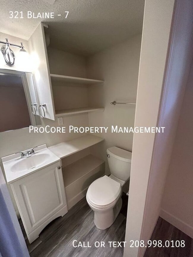 Building Photo - $895.00 for this Very Cute One Bedroom Stu...