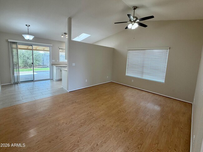 Foto del edificio - 3005 W Ross Ave