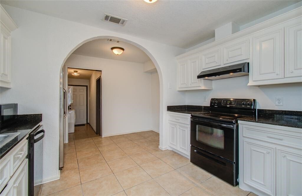 Primary Photo - 5319 Bell St