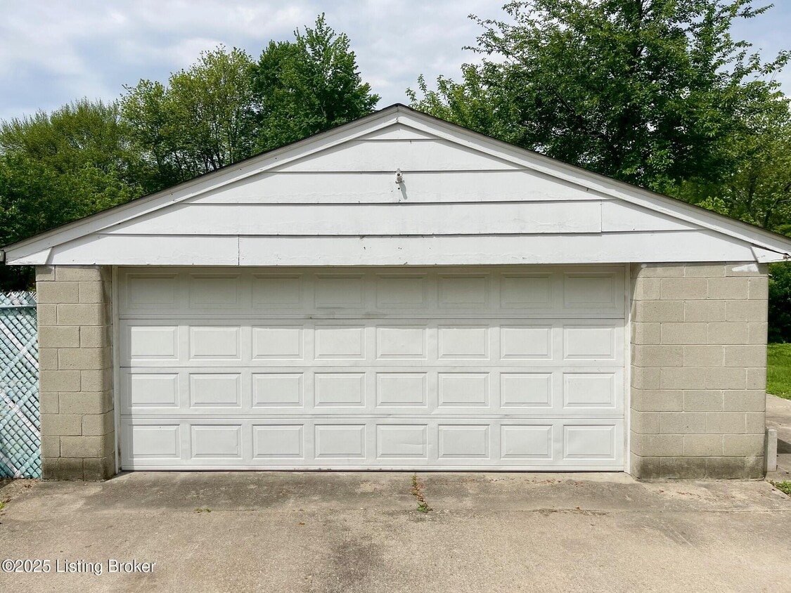 Building Photo - 6112 Corinth Way