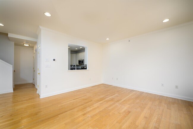 Building Photo - 22 Swan Ct