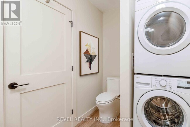 Building Photo - 4390 Hillview Dr