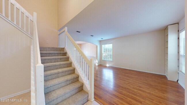 Foto del edificio - 281 Village Green Ave