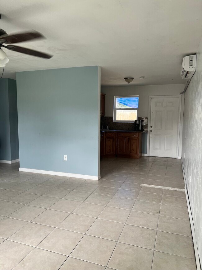 Foto del edificio - 4643 Myrtle Ln