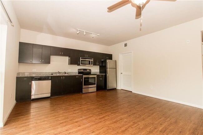 Foto del edificio - 1401 E 4th St
