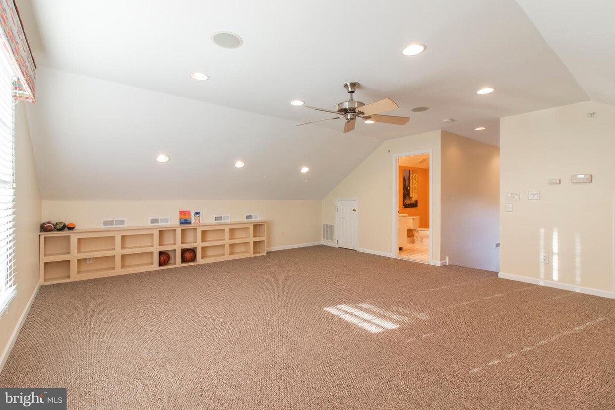 Primary Photo - 301 Nottingham Pl