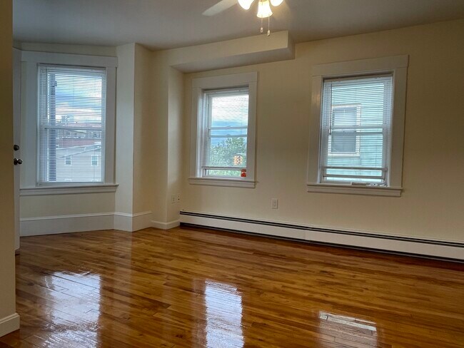 Foto del edificio - 248 Somerville Ave