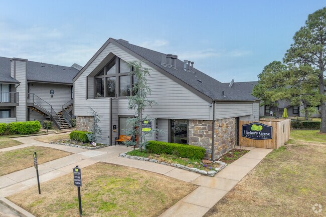 Oficina de arrendamiento - Hickory Grove Apartments