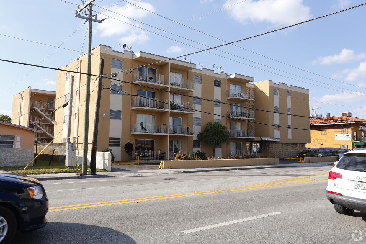 Foto del edificio - Sunset Bay Apartments